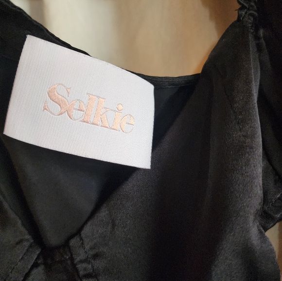 Selkie Black Elegant Evening Dress - Picture 3 of 6